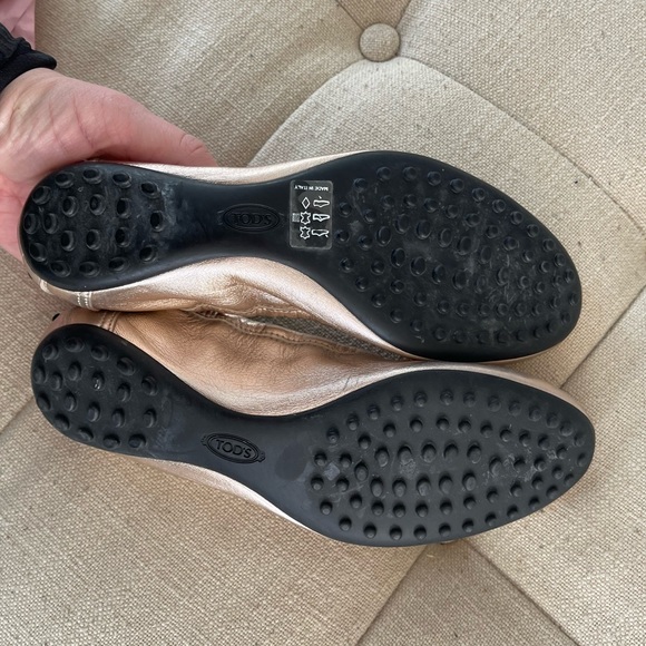 Tod’s rose gold metallic ballet flats - Picture 10 of 13